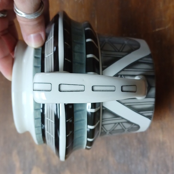 Seattle Space Needle coffee cup - Picture 5 of 5